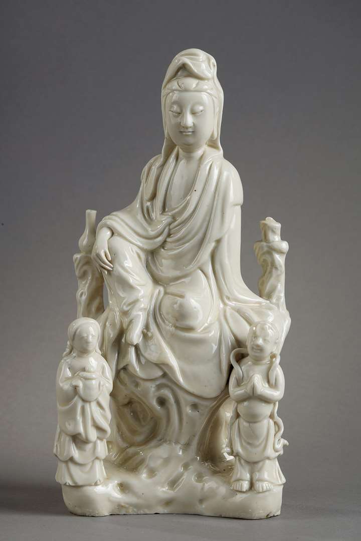 Guanyin goddess of misericorde porcelain "Blanc de Chine"